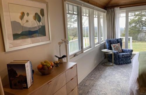 Blackheath Bed & Breakfast | Pet-Friendly Retreat at Mount Booralee - 10/10 Rated Stay
