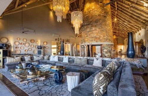 Windhoek West Cabin | Discover Marula Palace: Family-Friendly Retreat with Pool