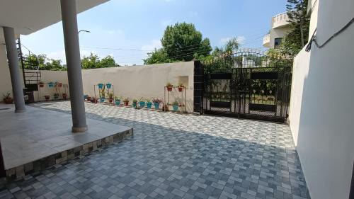 Amritsar House | Discover Royal Oaks Guest House: Pet and Child Friendly Stay