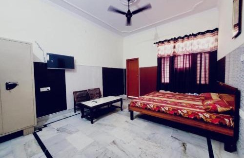 Amritsar House | Discover Royal Oaks Guest House: Pet and Child Friendly Stay