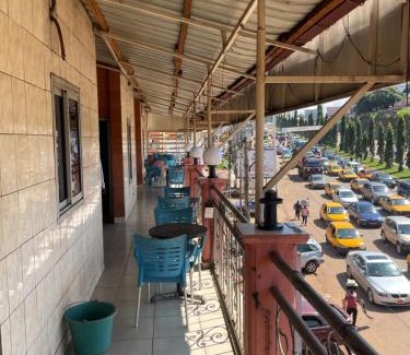 Yaounde Hotel | Discover Hôtel Bunker: Family-Friendly with Breakfast Included