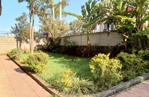 Bole Villa | Cozy Guest House with Three Bedrooms and Green Area