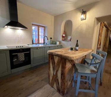 Laskar House | Relaxing Retreat at Chalupa u Manišov with Pool & Hot Tub