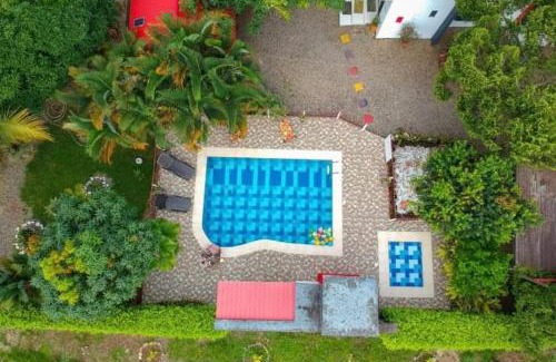Apiay Villa | Villa Valery: Pet-Friendly Retreat with Pool & Breakfast