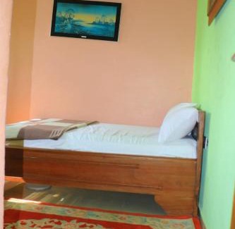 Bonaberi Apartment | Charming Home of Love: Child-Friendly Retreat with Hot Tub
