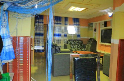 Bonaberi Apartment | Charming Home of Love: Child-Friendly Retreat with Hot Tub