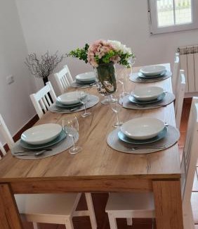 Barreiros House | Family-Friendly Retreat at Chalet Vista Alegre