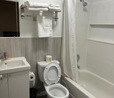 Portage La Prairie Hotel | Pet-Friendly Yellow Quill Motel with Hot Tub & Breakfast