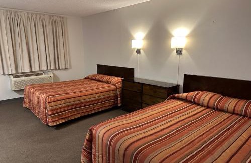 Portage La Prairie Hotel | Pet-Friendly Yellow Quill Motel with Hot Tub & Breakfast