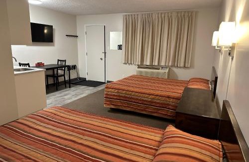 Portage La Prairie Hotel | Pet-Friendly Yellow Quill Motel with Hot Tub & Breakfast