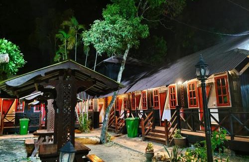 Setiu Hotel | Oceanfront Kembara Resort: Family-Friendly Stay with Pool
