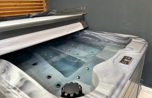 Dubedou Villa | Guest Rated: Villa Hatshepsout with Hot Tub in Saint-François