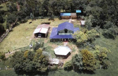 Saboya House | Pet-Friendly Retreat at Cabaña Encanto for Family Fun