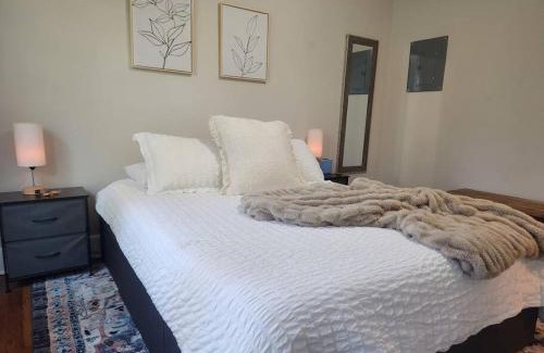 East Durham House | Welcoming 2 Bedrooms - Steps from Downtown DUKE & NCCU