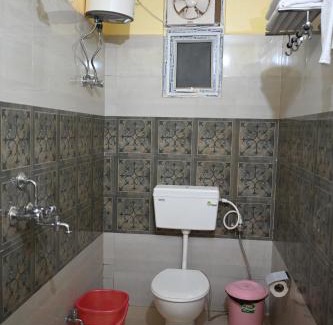 Mahmoorganj Apartment | Discover Kashi Gateway: Family-Friendly & Wheelchair Accessible