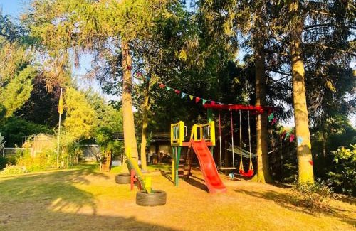 Gehlsdorf Apartment | Cozy Ferienwohnung am Warnowufer with Pool & Family Amenities
