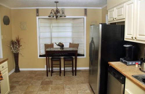 Tougaloo House | Inviting Lu's Home Away from Home for Family Getaways
