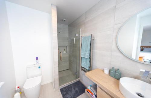 One Tree Point Bed & Breakfast | Indulge at Marsden Cove Canal Haven with Spa Pool & Breakfast