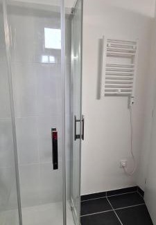 Talence Apartment | Stylish Pet-Friendly Studio with Hot Tub and High Ratings