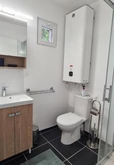 Talence Apartment | Stylish Pet-Friendly Studio with Hot Tub and High Ratings