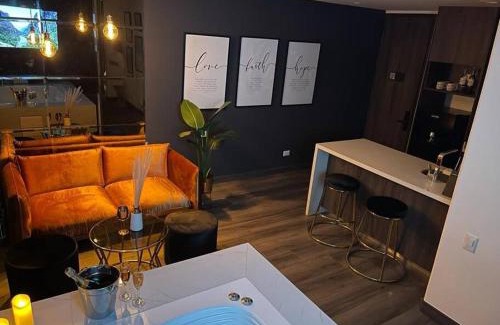 Antonio Narino Apartment | Stylish 2 BR Loft with Jacuzzi & Family-Friendly Amenities