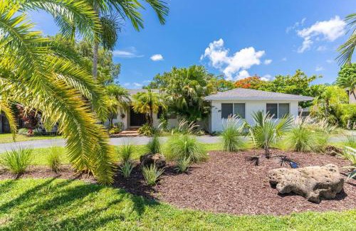 Palmetto Bay Villa | Discover Peacock Villa Palmetto Bay: Pet-Friendly Retreat