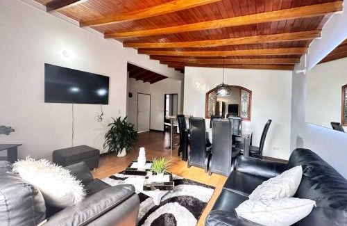 Belen House | Explore People's House in Laureles: Family & Pet Friendly