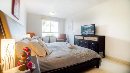 Granjas del Marques House | Relax at Villa Azulita Acapulco Diamante with Pool & Ocean View