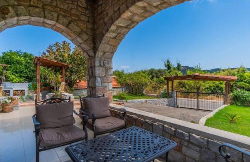 Agia Villa | Villa Vicina: Family-Friendly Retreat Steps from the Beach