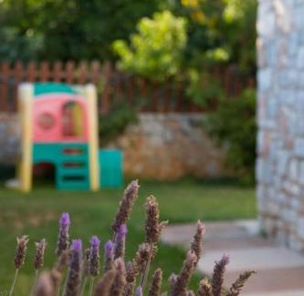 Agia Villa | Villa Vicina: Family-Friendly Retreat Steps from the Beach