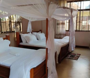 Mto wa Mbu Bed & Breakfast | Family-Friendly Stay at Friends of Manyara Wildlife Lodge