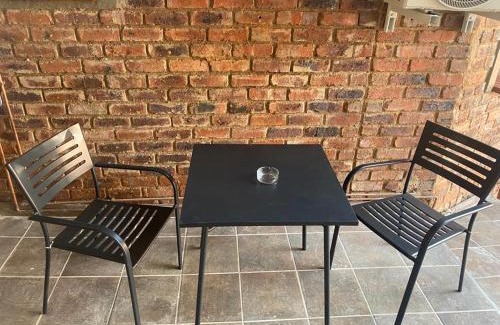 Bezuidenhout Valley Apartment | Budget-Friendly 163 on Bez: Perfect for Families