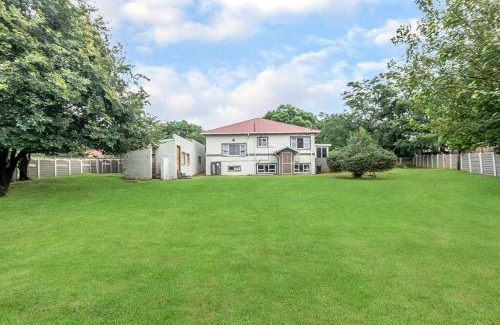 Greater Johannesburg Metropolitan Area House | Welcoming Paradise Guest House: Family-Friendly Amenities