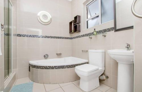 Greater Johannesburg Metropolitan Area House | Welcoming Paradise Guest House: Family-Friendly Amenities