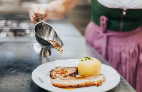 Heidenreichstein Hotel | Discover Gasthof Großmann: Family-Friendly Retreat Awaits