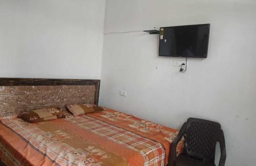 Etawah Hotel | Budget-Friendly Family Stay at POP Anubhavrooms