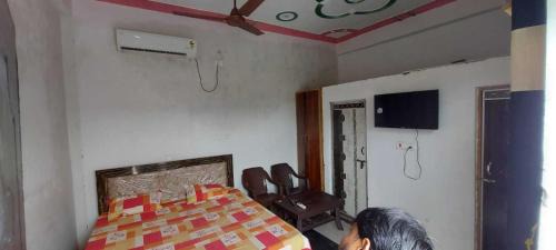 Etawah Hotel | Budget-Friendly Family Stay at POP Anubhavrooms
