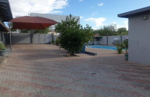 Windhoek West House | Cozy World Sossego Guest House with Pool & Restaurant