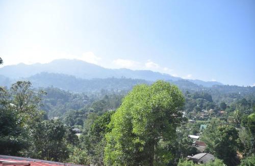 Bandarawela Apartment | Scenic Mountain View Hotel - Family-Friendly Getaway