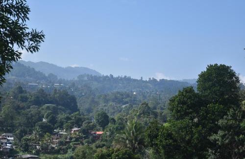 Bandarawela Apartment | Scenic Mountain View Hotel - Family-Friendly Getaway