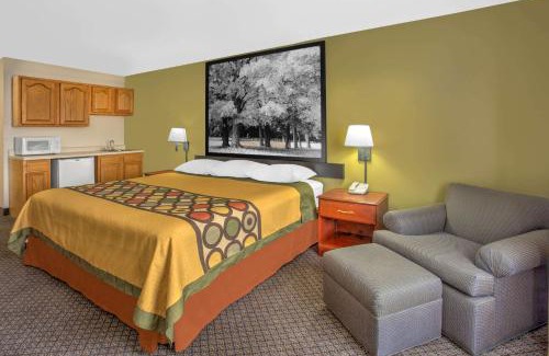 Galva Hotel | Budget-Friendly Super 8 by Wyndham Galva with Great Amenities