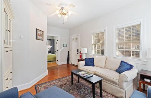 Cannonborough Elliotborough House | Historic Carriage House at Ashley Inn - Steps from King St.