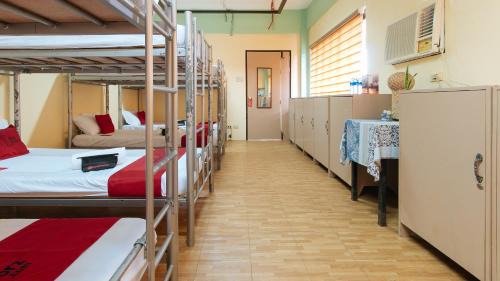 Mauban Hotel | Discover Comfort at RedDoorz Plus @ Lumberio's Travel Inn
