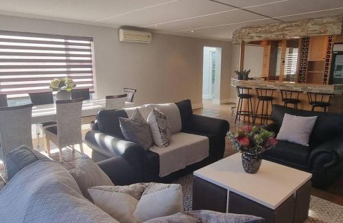 Berea Apartment | Pet-Friendly Dorset House with Pool & Family Amenities