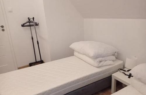 Gizycko House | Cozy Domek: Pet and Child Friendly Getaway