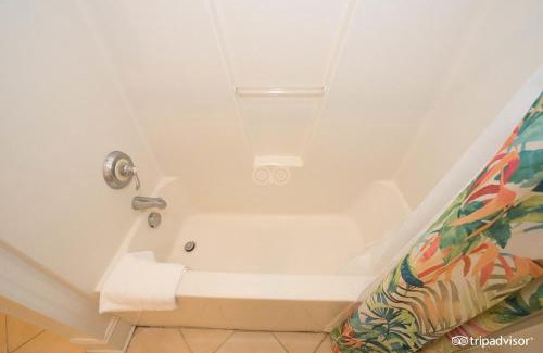 Atlantic Beach Apartment | Ocean View King Suite at Island Inn of Atlantic Beach