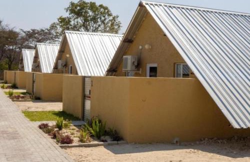 Katima Mulilo Cabin | Cozy Riverside Lodge: Guest Rated 9/10 & Family Friendly