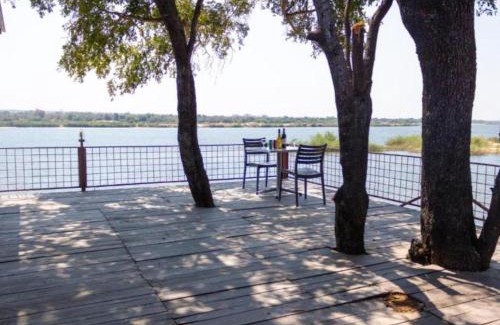 Katima Mulilo Cabin | Cozy Riverside Lodge: Guest Rated 9/10 & Family Friendly