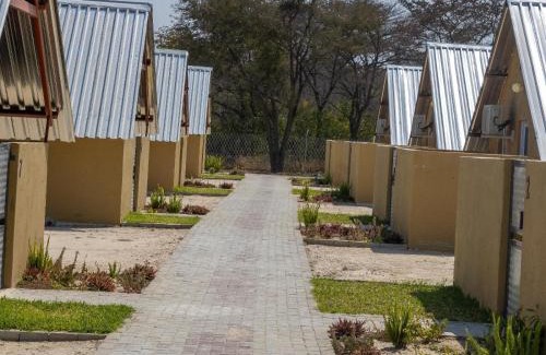 Katima Mulilo Cabin | Cozy Riverside Lodge: Guest Rated 9/10 & Family Friendly