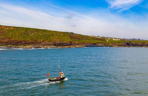 Dunmore East House | Seacliff HH No 15: Family-Friendly Retreat by the Sea
